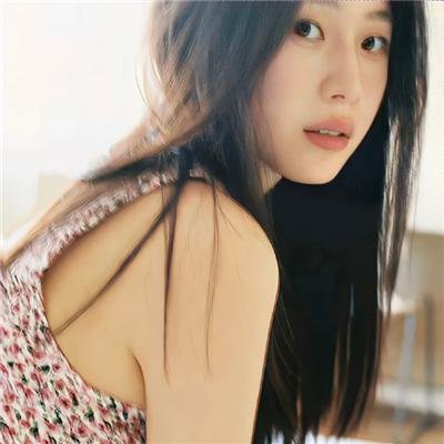 盛开的樱花林下